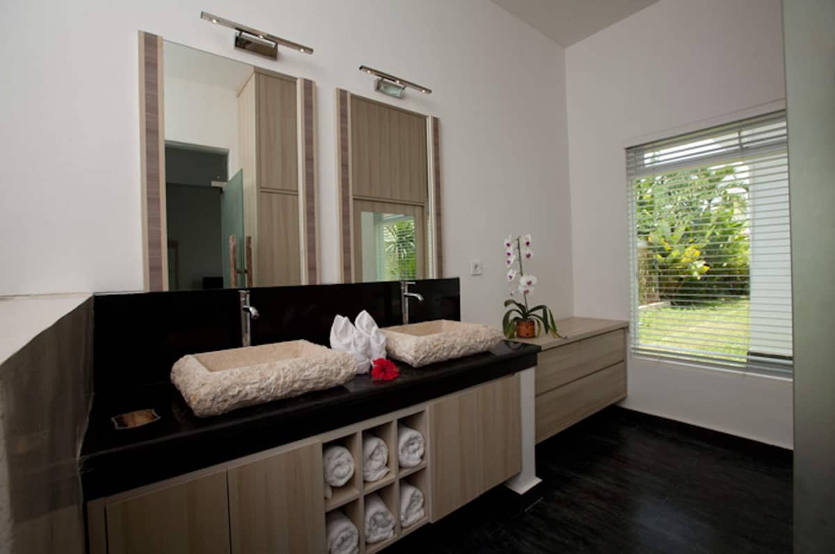 Rent villa rose, Indonesia, Bali, Seminjak | Villacarte