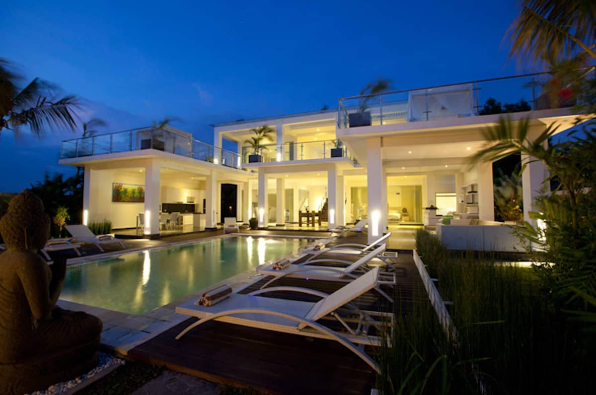 Rent villa rose, Indonesia, Bali, Seminjak | Villacarte