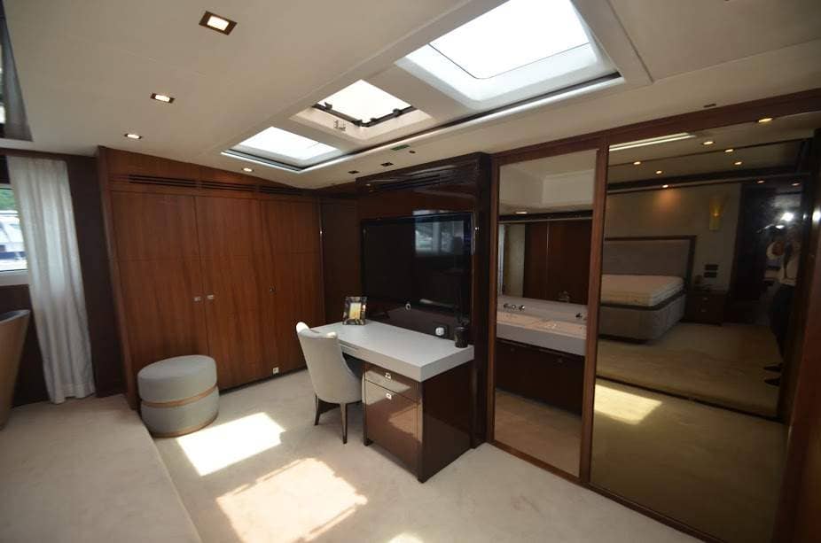 head.service.yacht.title
