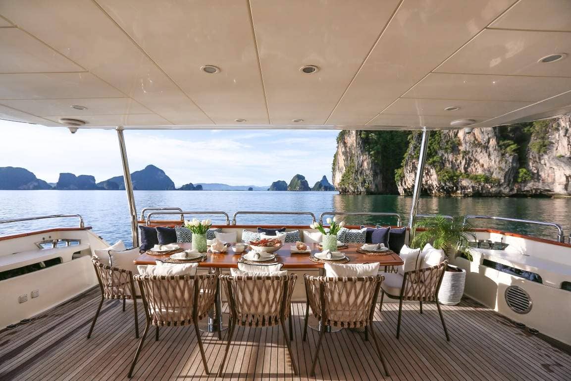 Astondoa 102 GLX, Cruise Ship, booking, rent | Villacarte