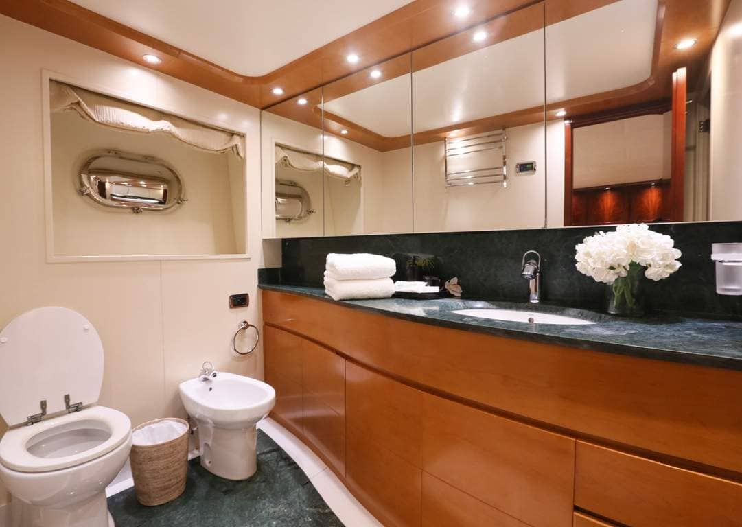 Astondoa 102 GLX, Cruise Ship, booking, rent | Villacarte