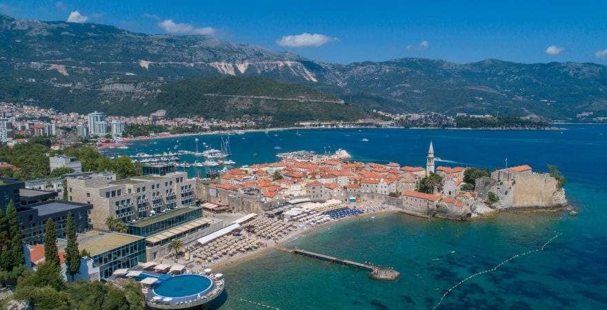Продажа недвижимости STATUS, Черногория, Будванский регион, Бечичи | Villacarte