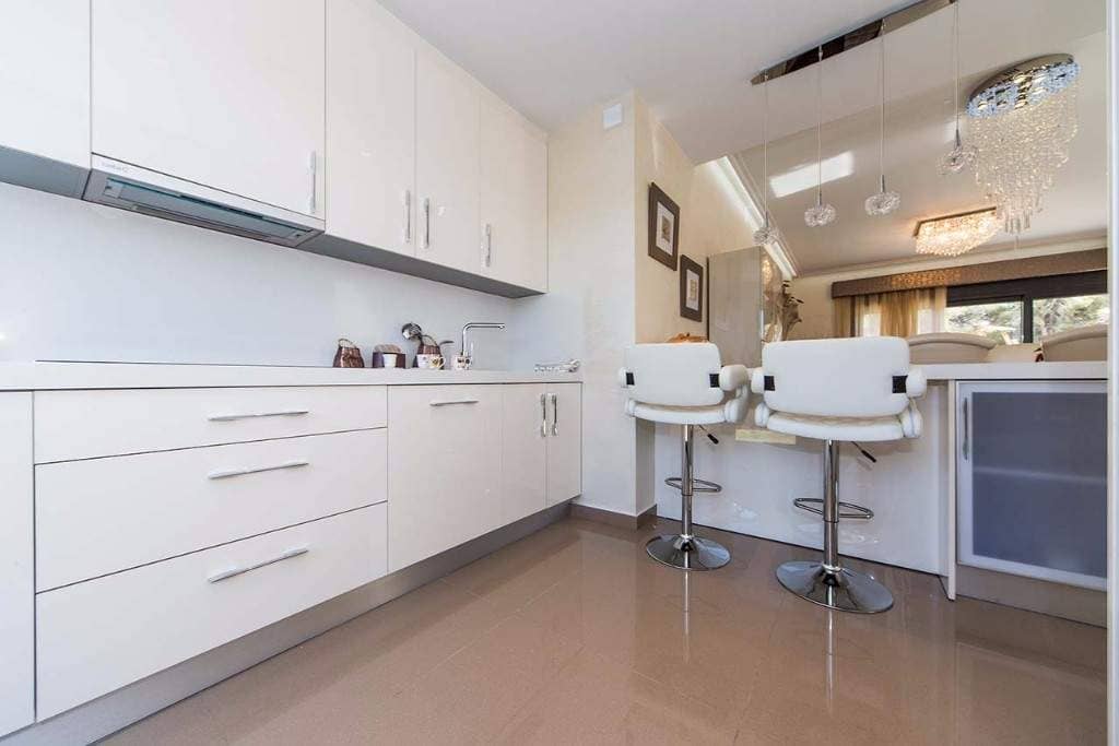Продажа недвижимости  Amay Deluxe - Villa Silvia , Испания, Коста Бланка, Ориуэла Коста | Villacarte