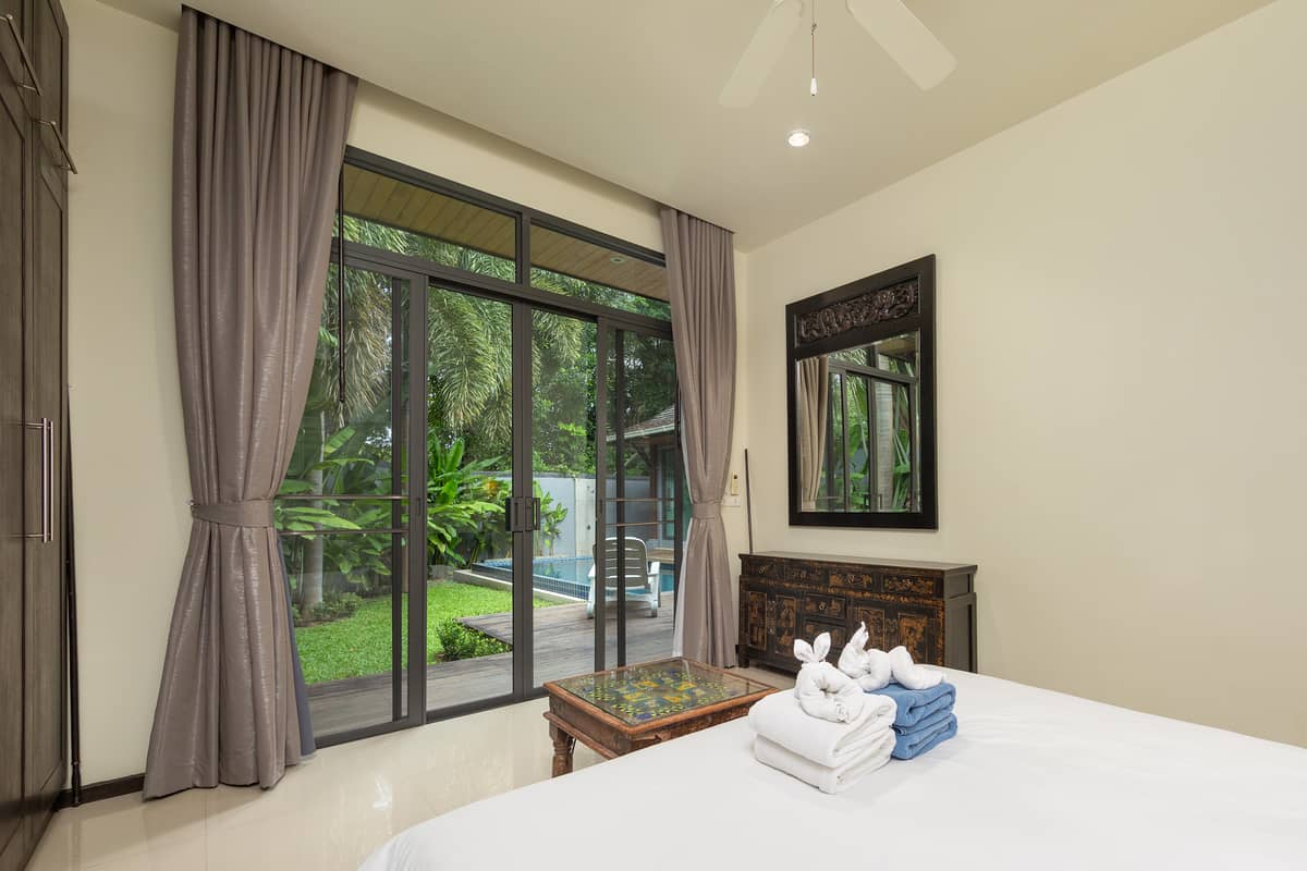 Rent villa Flores, Thailand, Phuket, Nai Harn | Villacarte