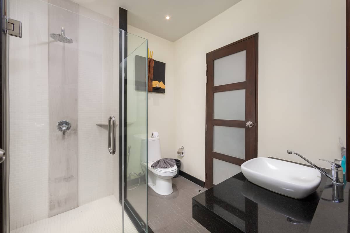 Rent villa Flores, Thailand, Phuket, Nai Harn | Villacarte