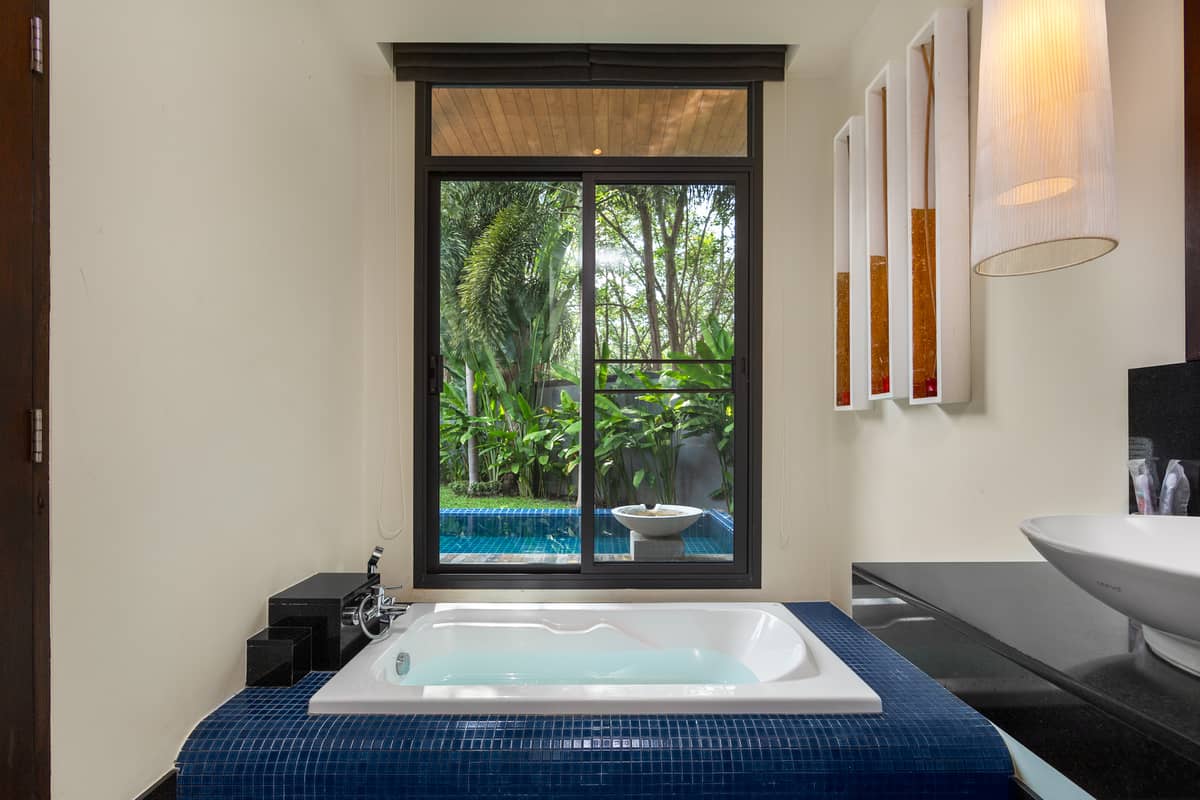 Rent villa Flores, Thailand, Phuket, Nai Harn | Villacarte