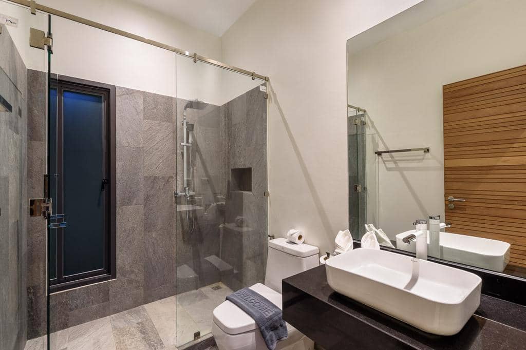 Rent villa grand pool, Thailand, Phuket, Nai Harn | Villacarte