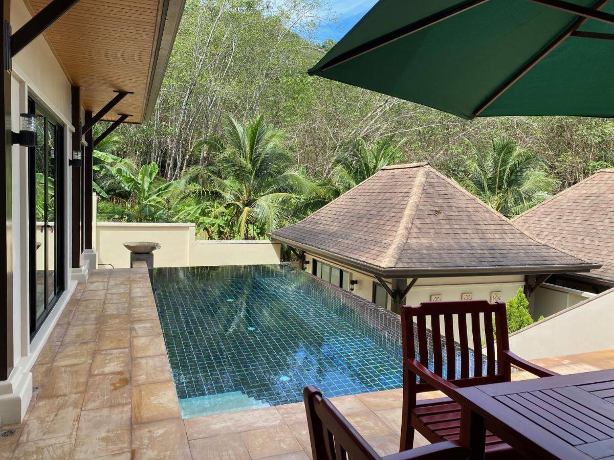 Rent villa Queen and Cocktail Palm, Thailand, Phuket, Nai Harn | Villacarte