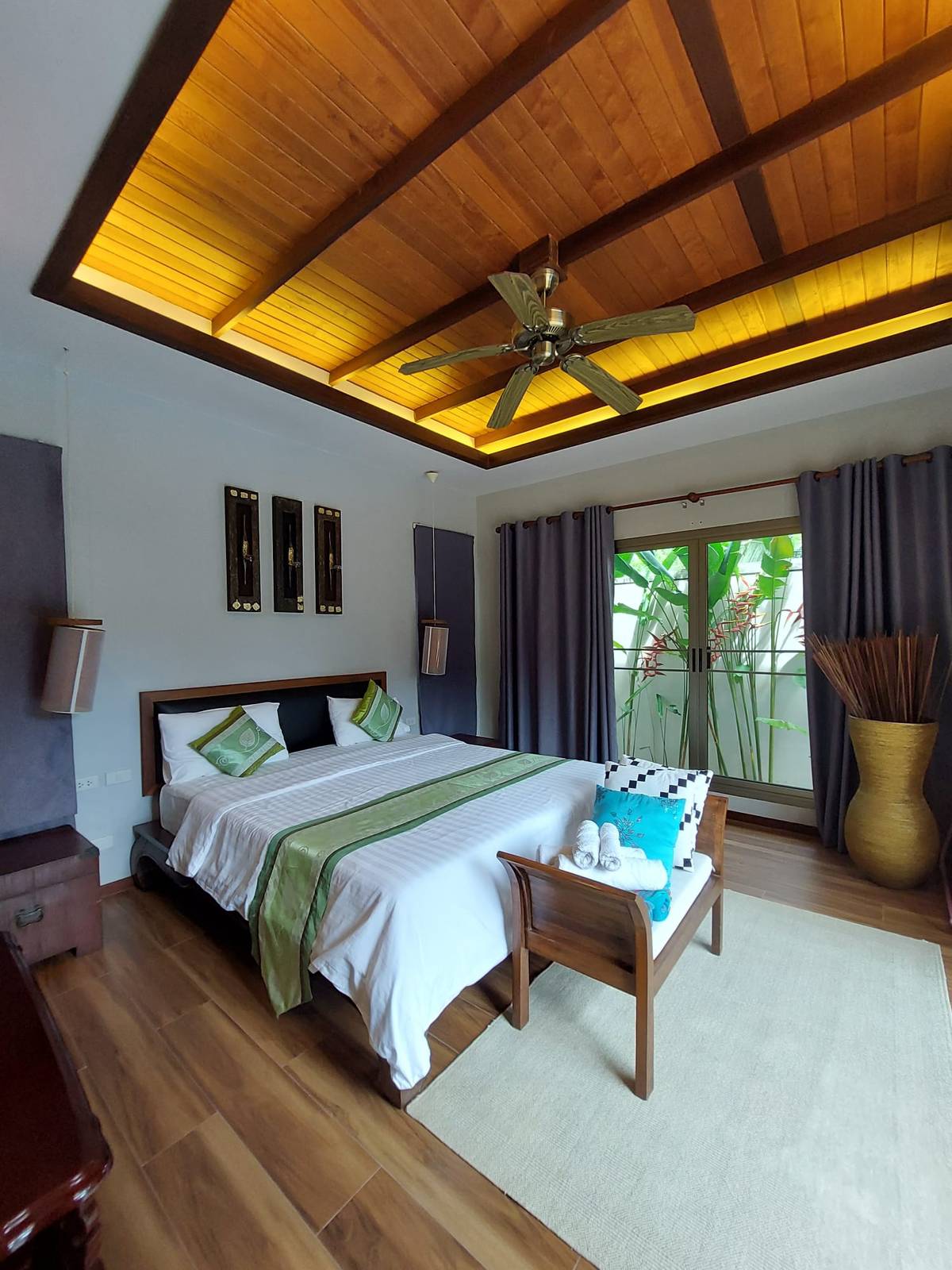 Rent villa Rawai Sun Villa, Thailand, Phuket, Nai Harn | Villacarte