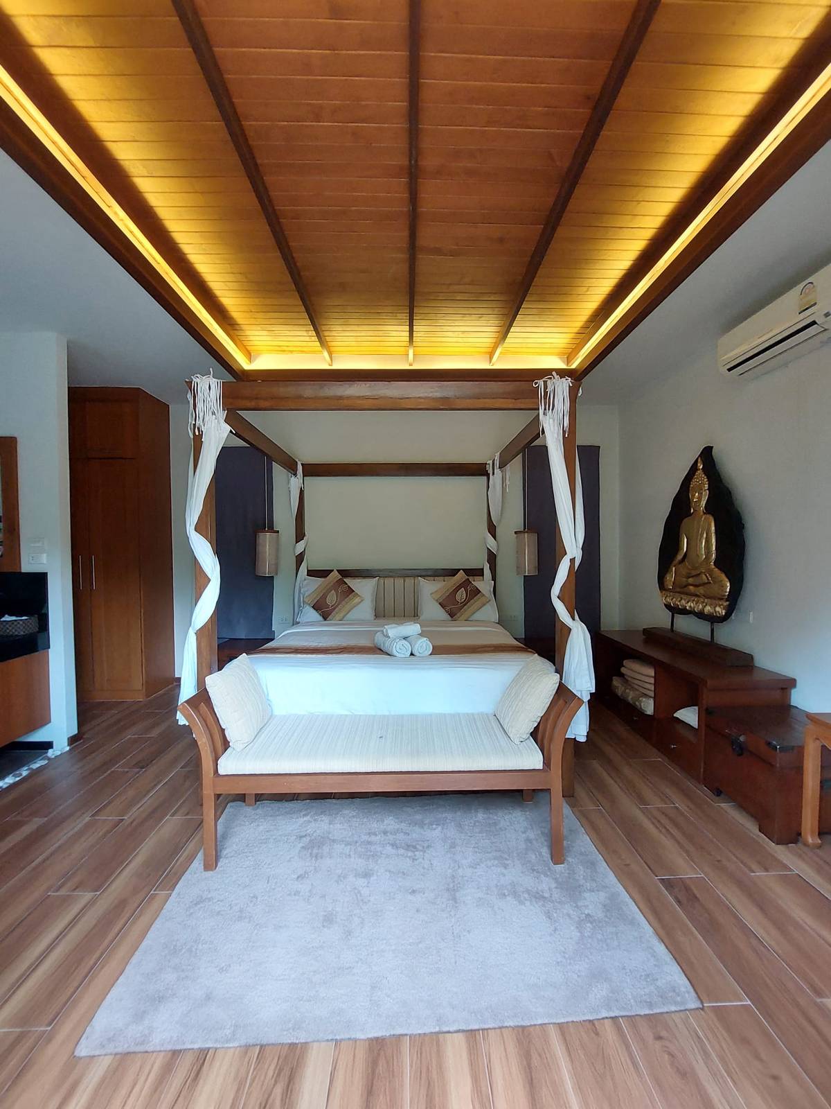 Rent villa Rawai Sun Villa, Thailand, Phuket, Nai Harn | Villacarte