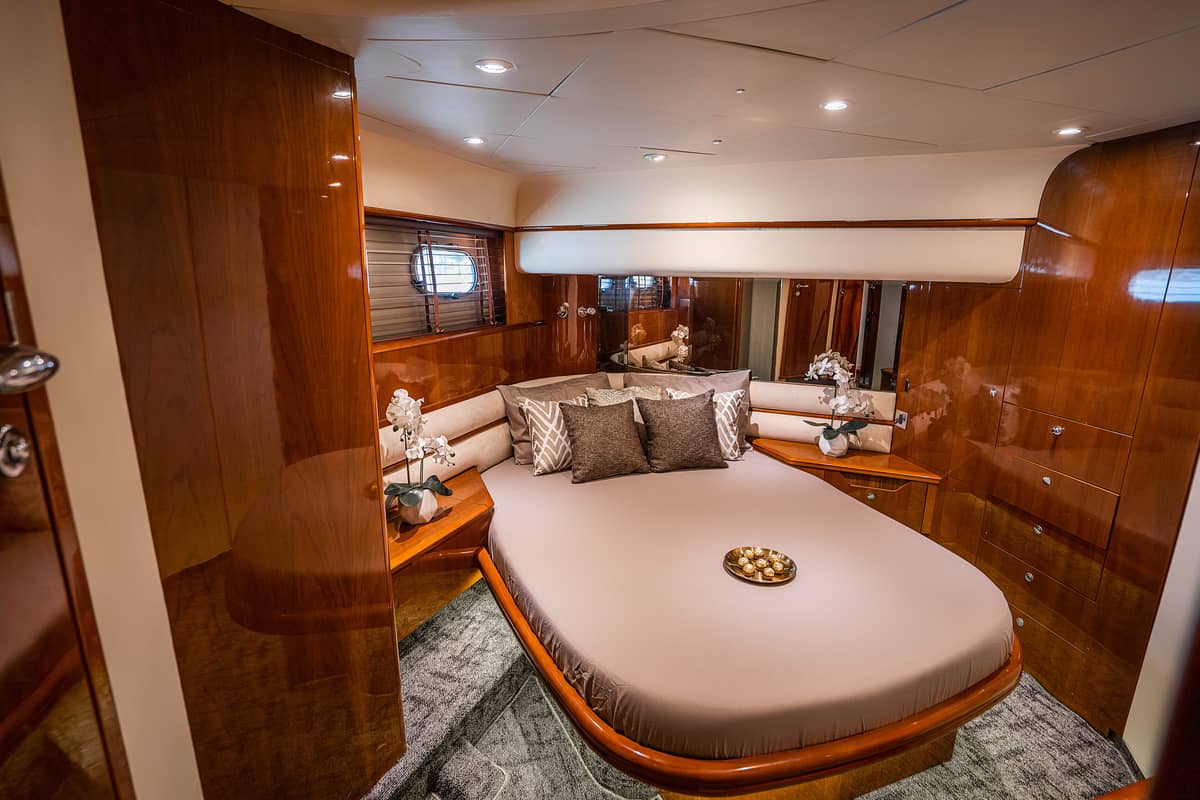 head.service.yacht.title