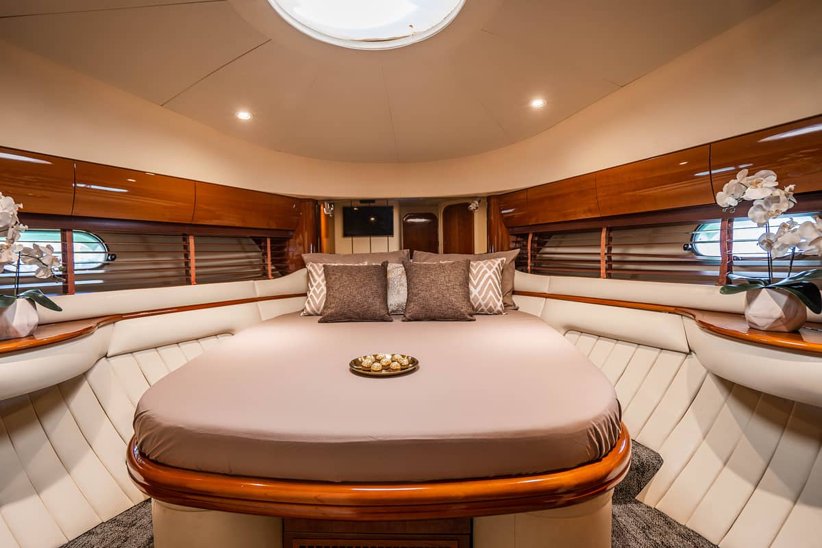head.service.yacht.title