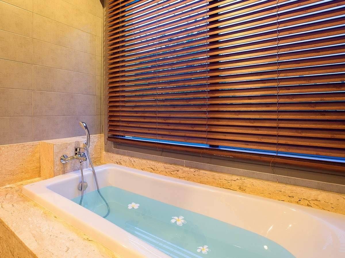 Rent villa Daisy, Thailand, Phuket, Nai Harn | Villacarte