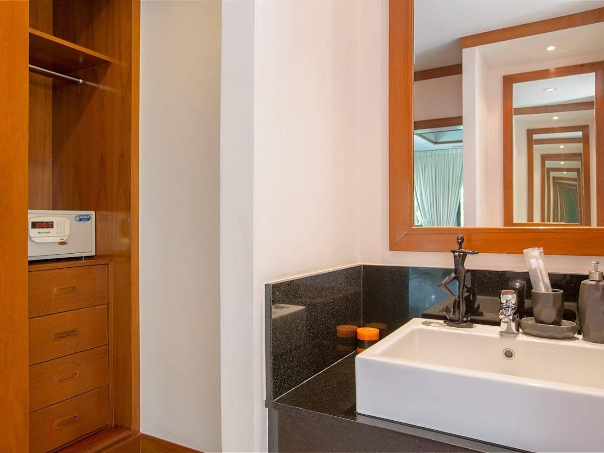 Rent villa BAAN BUA PRATUM  Pagai A3, Thailand, Phuket, Nai Harn | Villacarte