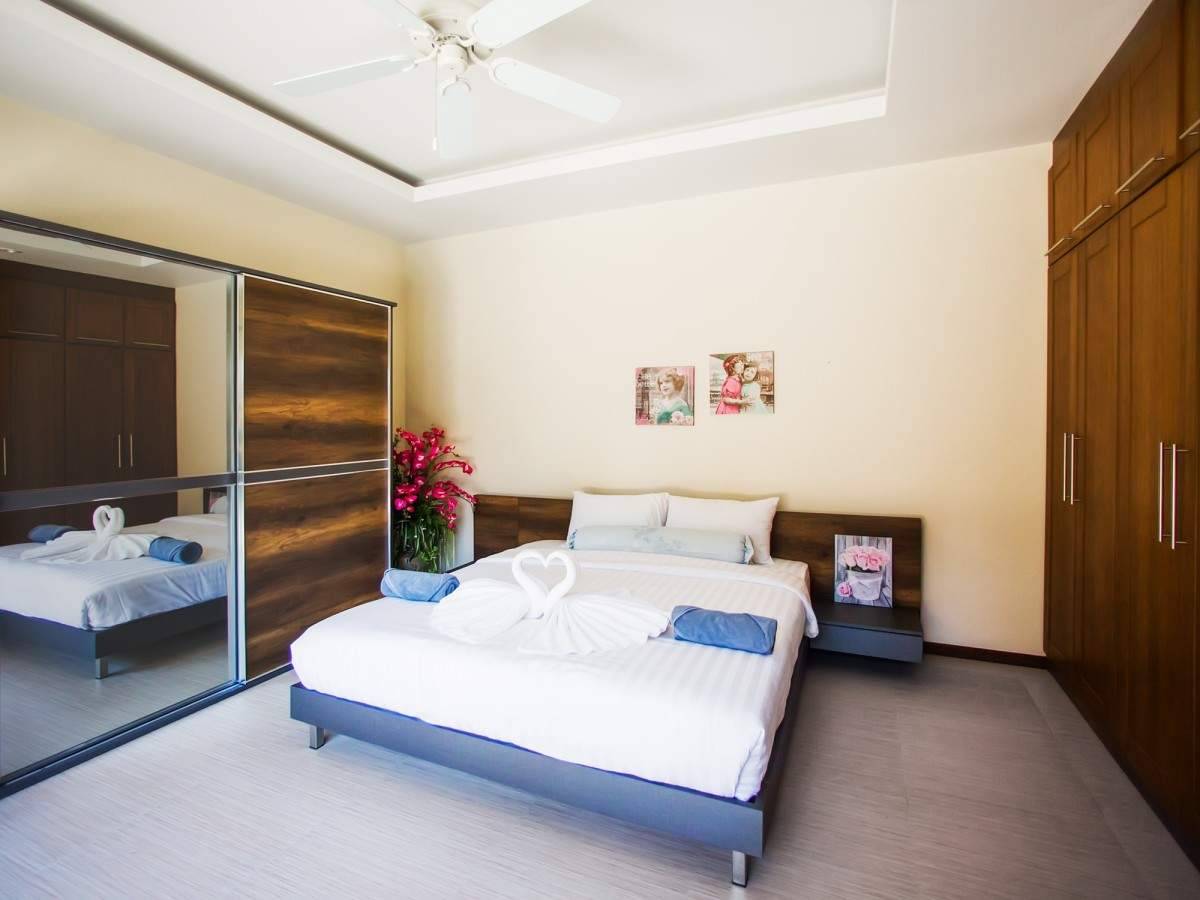 Rent villa Peata, Thailand, Phuket, Nai Harn | Villacarte