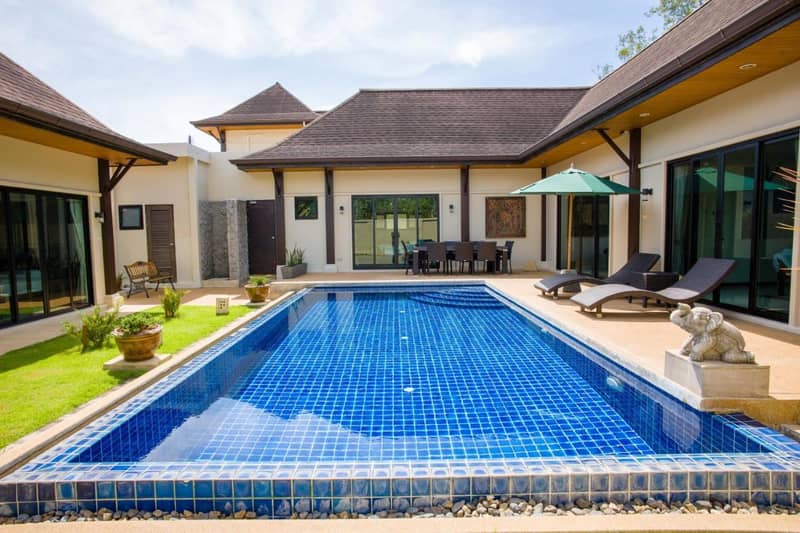 Villa Queen and Cocktail Palm