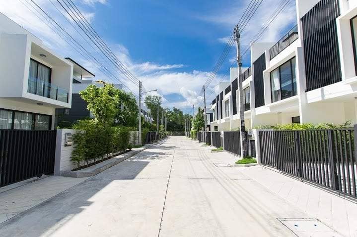 Townhouse Laguna Park Dina House