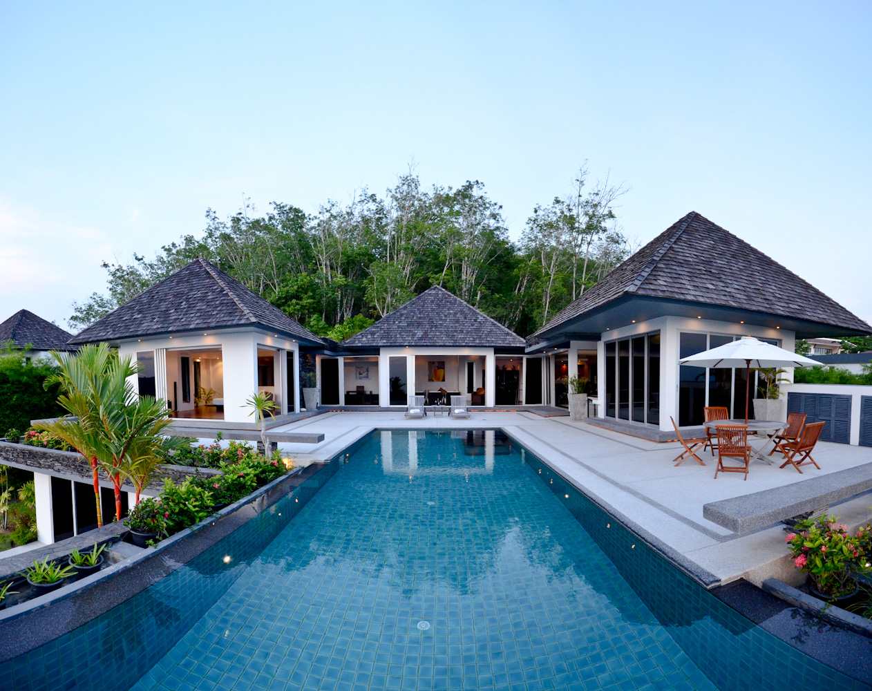 Villa OVERLOOKING LAYAN 4