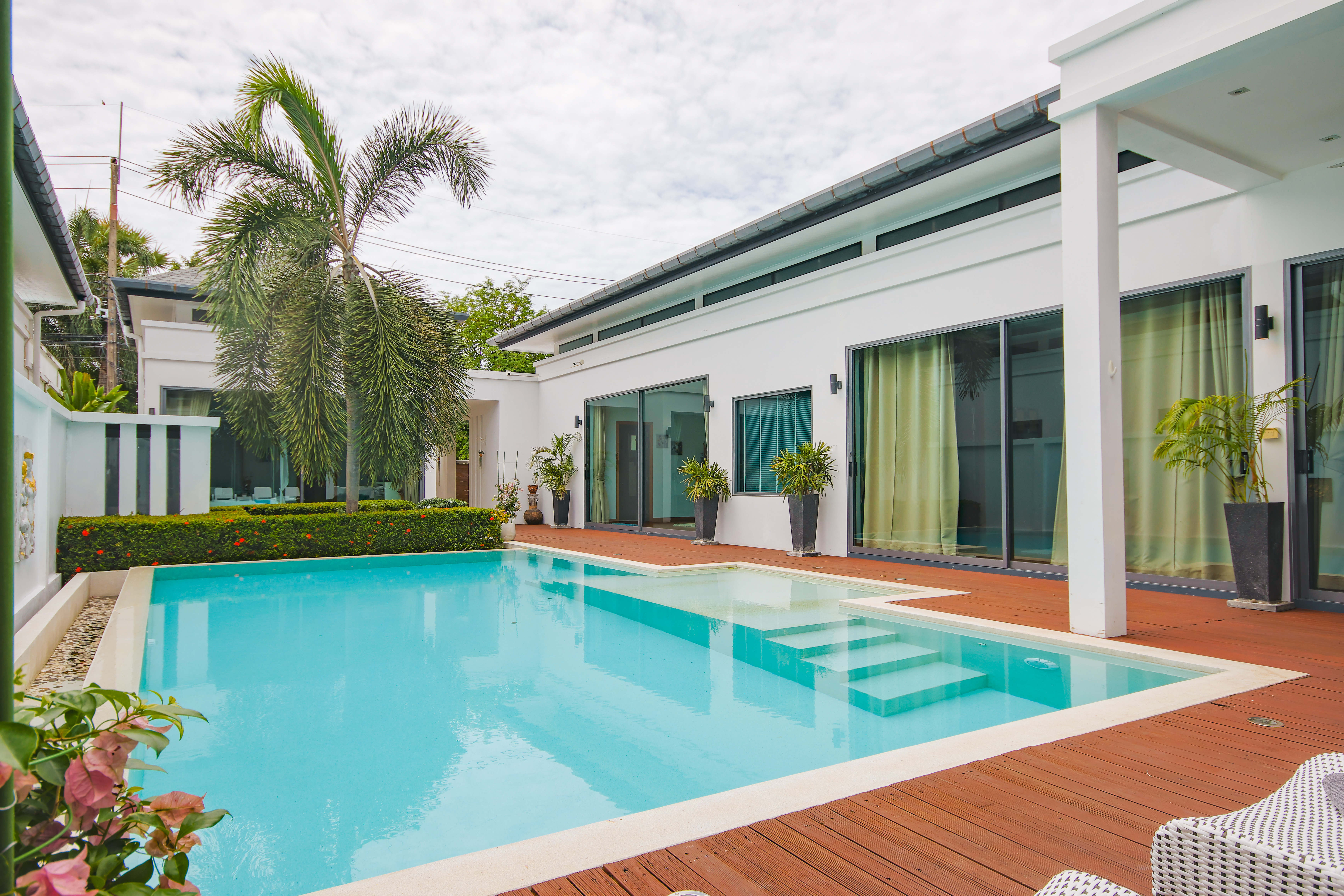 Rent villa Baannaraya Rob Roy Villa 65/27, Thailand, Phuket, Nai Harn | Villacarte