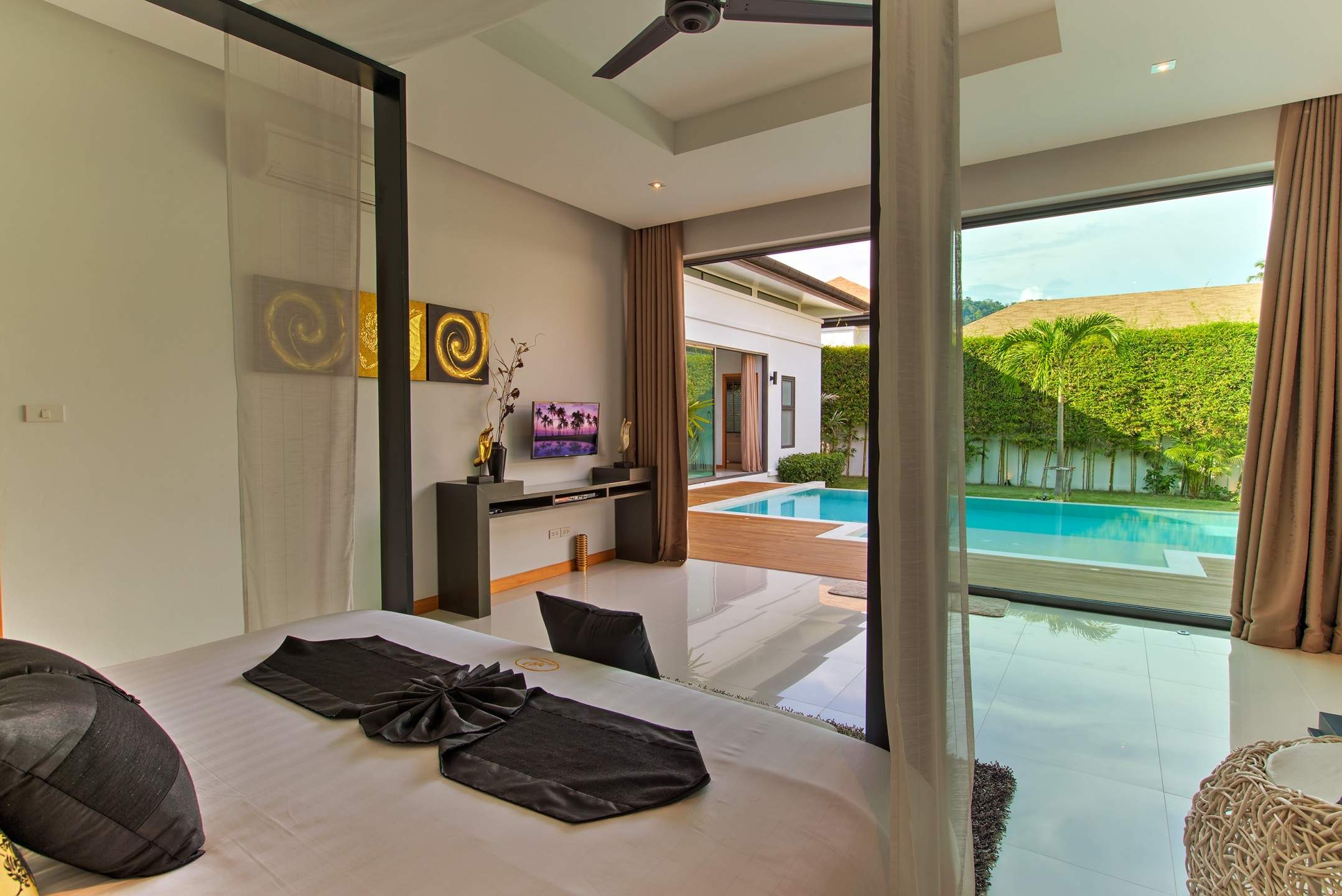 Rent villa Baannaraya, Thailand, Phuket, Nai Harn | Villacarte