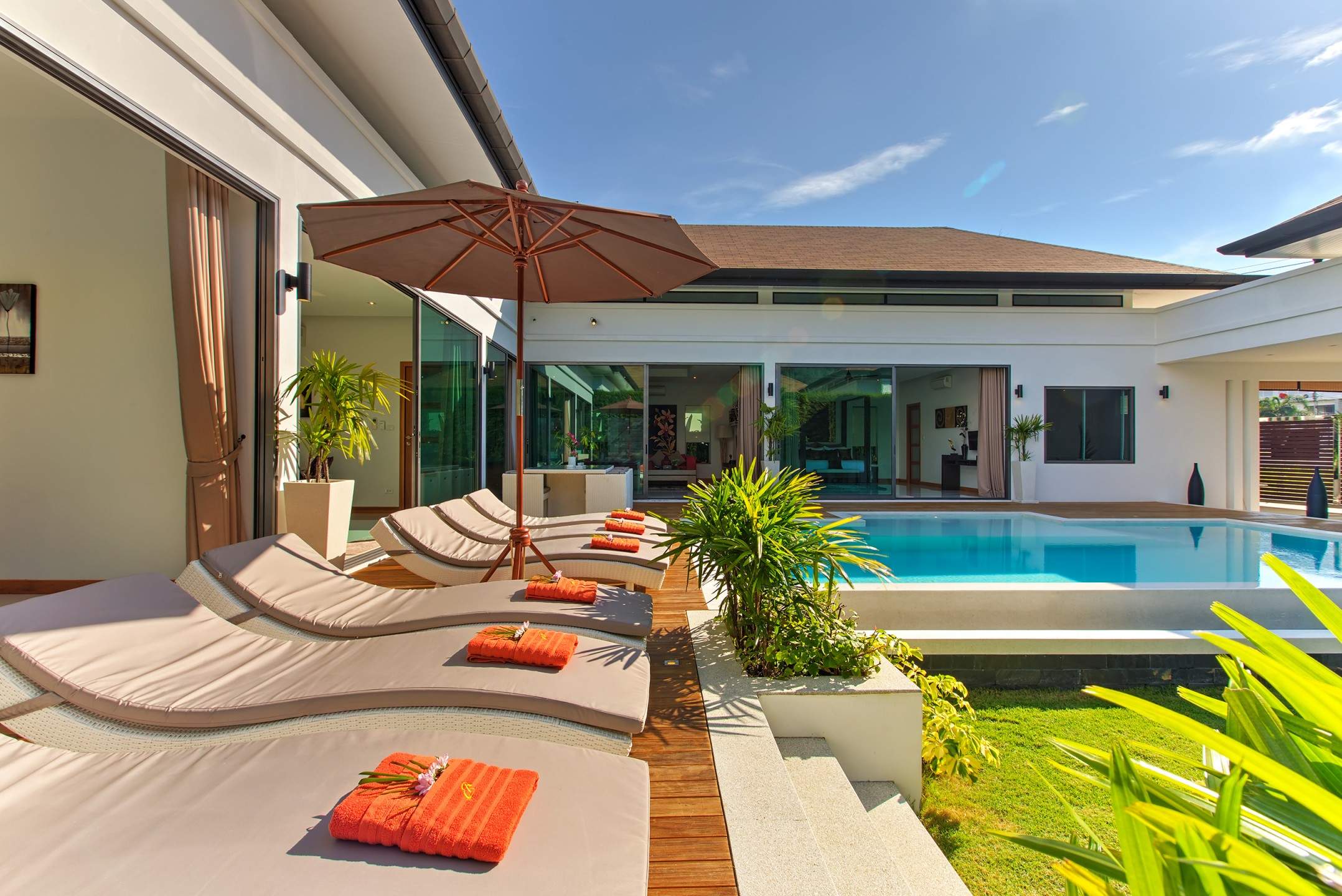 Rent villa Baannaraya, Thailand, Phuket, Nai Harn | Villacarte